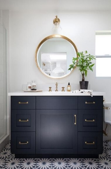 Elegan black master bath vanity mirror ideas