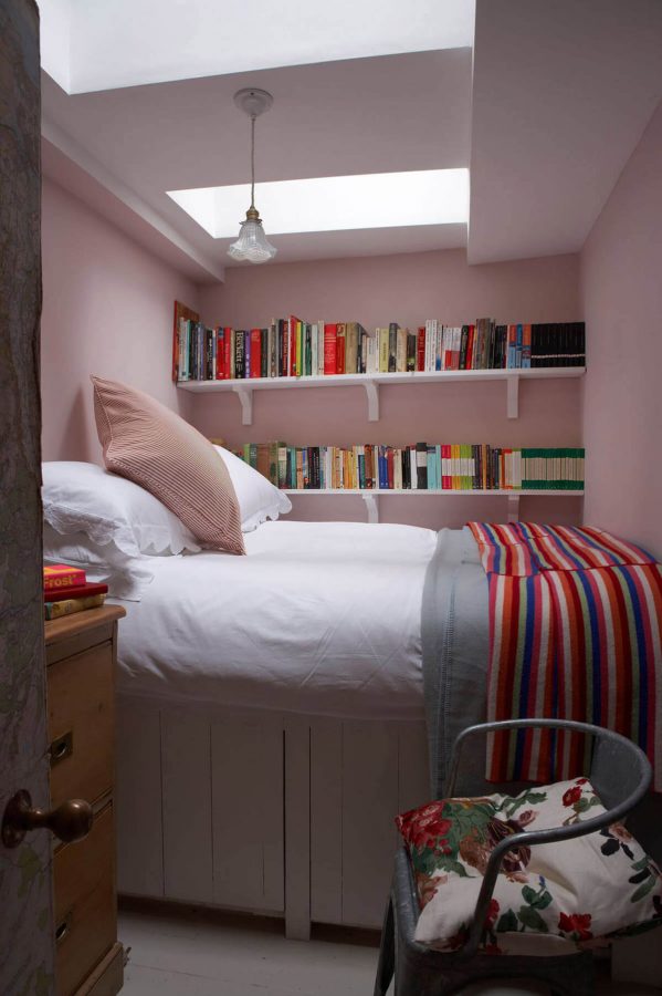 25 Small Bedroom Ideas That Are Look Stylishly & Space Saving
