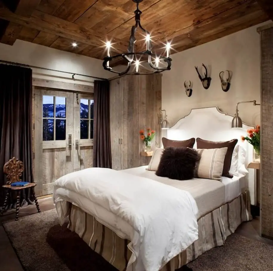 Hunter-style Rustic Bedroom