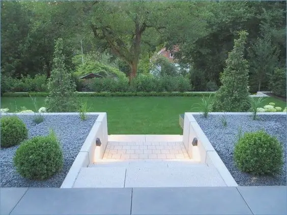 Modern Minimalist Garden Hillside landscaping