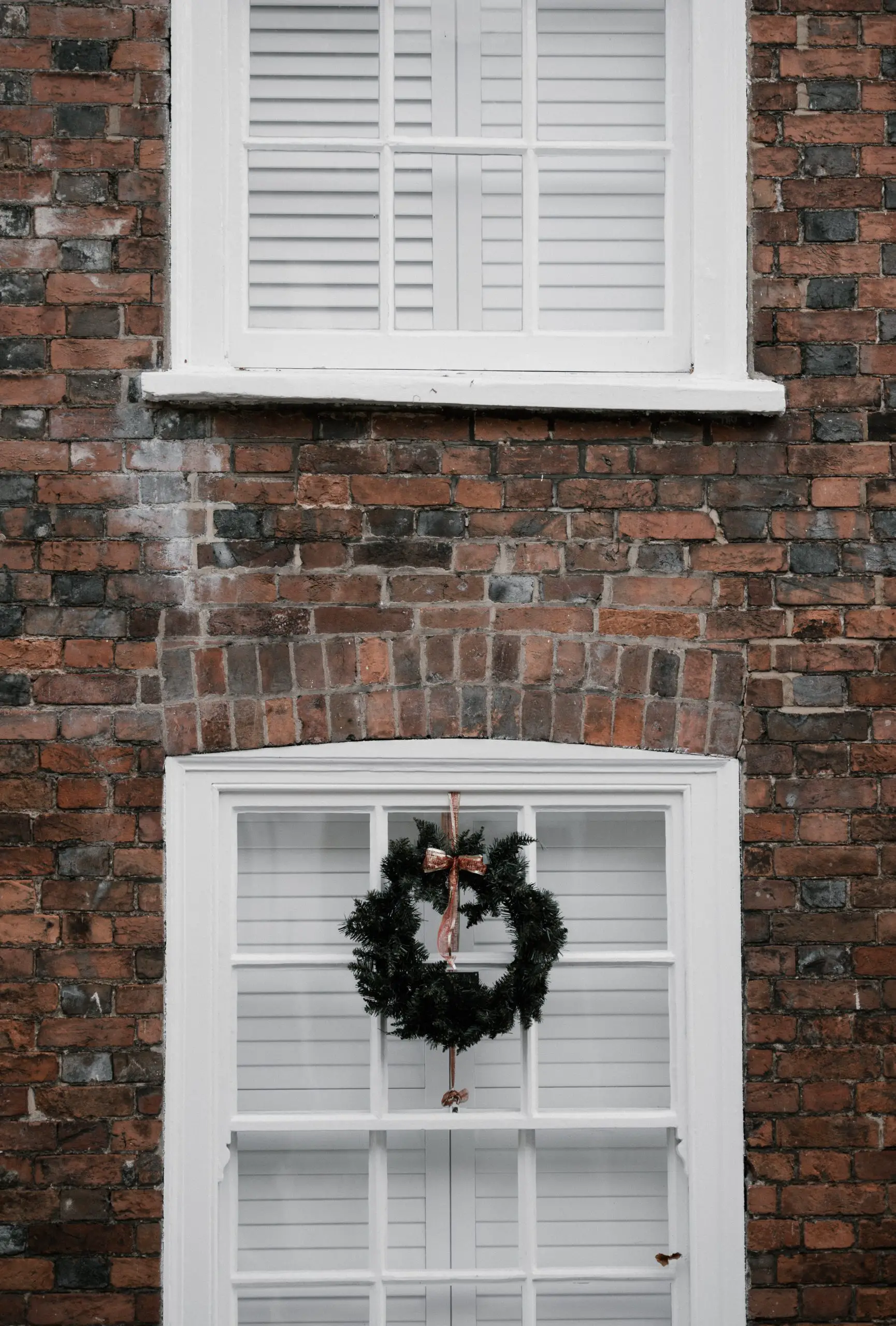 how to hang a wreath on an interior window